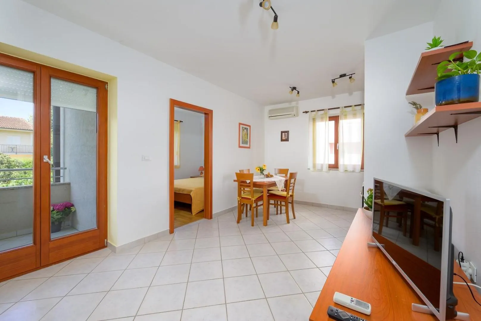 Charming Apartment Lana In Premantura