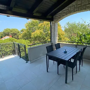  Apartment Maris